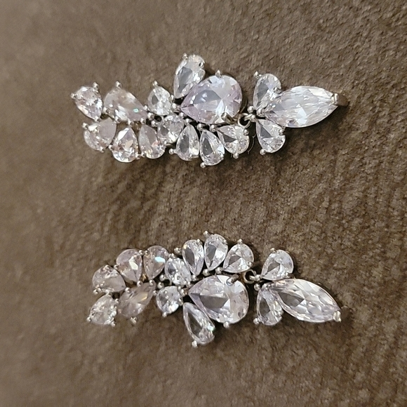 DAVID'S BRIDAL Retro Crystal Teardrop Cluster Art Deco Bridal Holiday Earrings - Picture 2 of 8